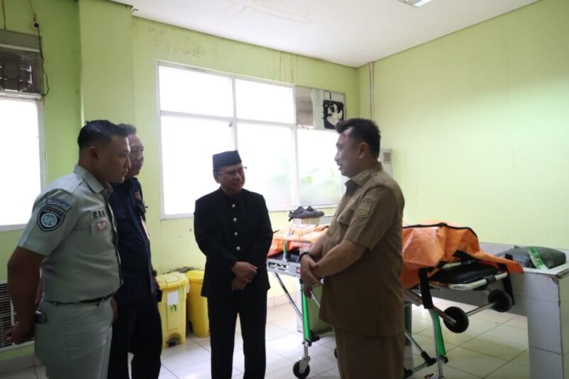 Wakil Wali Kota Bekasi Jenguk Korban Kecelakaan Cut Mutia