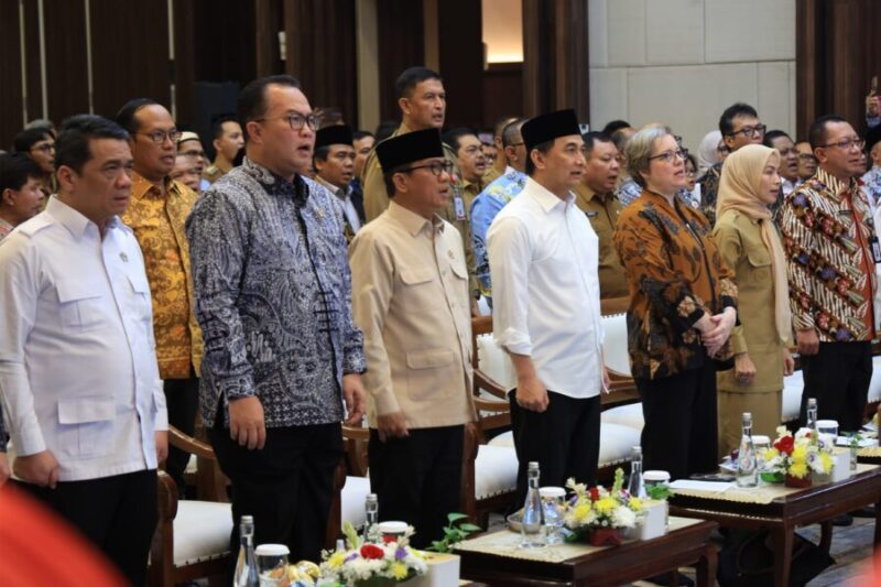 Jajaran menteri, kepala lembaga, pemerintah daerah, dan perwakilan Bank Dunia saat menghadiri agenda Sosialisasi Kebijakan Ketahanan Pangan Lokal dan Pemberdayaan Masyarakat Desa di Cikande