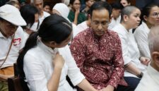 Nadiem Anwar Makarim dan istri di ruang sidang pengadilan tipikor pada Pengadilan Negeri Jakarta Pusat. (Jennus)