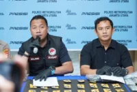 Kepala Satuan Reserse Narkoba Polres Metro Jakarta Utara AKBP Ari Galang Saputro memberikan keterangan pers di Jakarta, Minggu (7/6/200/26). (Jennus)