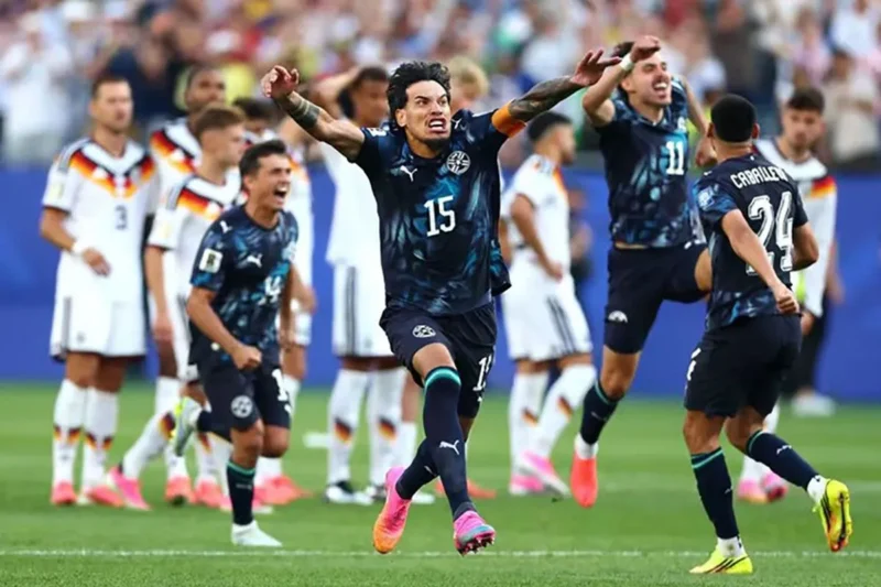 Timnas Paraguay merayakan kemenangan dalam pertandingan Babak 32 Besar Piala Dunia FIFA 2026 meoawan Jerman di Boston Stadium (Gillette Stadium) di Foxborough, Massachusetts, Amerika Serikat, Selasa (29/62026). (fifa.com)