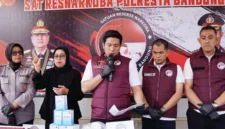 Kepala Satuan Reserse Narkoba Polresta Bandung Komisaris Polisi Made Putra Yudistira dalam.ungkap kasus di Mapolres Bandung, Kamis (30/7/2026). (Polres Bandung)