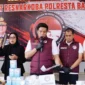 Kepala Satuan Reserse Narkoba Polresta Bandung Komisaris Polisi Made Putra Yudistira dalam.ungkap kasus di Mapolres Bandung, Kamis (30/7/2026). (Polres Bandung)