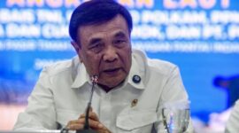 Menteri Koordinator Bidang Politik dan Keamanan Djamari Chaniago menyampaikan keterangan pers. (Antara Foto) 