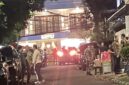 Rumah Febrie di kawasan Kramat Pela, Kebayoran Baru, Jakarta Selatan, terlihat dijaga personel TNI pada Rabu (8/7/2026). (Jennus)