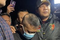 Taufik Hidayat digiring petugas, dalam waktu paling lama tiga hari, jaksa peneliti akan menyampaikan hasil penelitian. (jennus)