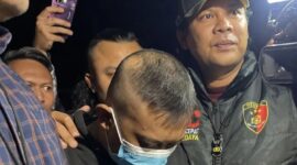 Taufik Hidayat digiring petugas, dalam waktu paling lama tiga hari, jaksa peneliti akan menyampaikan hasil penelitian. (jennus)