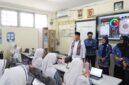 Wamenag Romo Syafi'i memandang perlu anak-anak dibekali kemampuan menggunakan teknologi secara bijak agar mampu memanfaatkan ruang digital untuk hal-hal yang produktif. (Humas Kemenag)