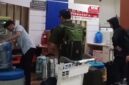 Menggeledah sejumlah lokasi di Kota Bengkulu, termasuk kantor dan rumah pelaku usaha yang bergerak di bidang alat kesehatan serta pengelolaan limbah, juga rumah Kepala Dinas Pekerjaan Umum dan Penataan Ruang Kota Bengkulu, Noprisman. (Jennus)