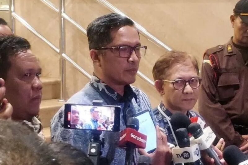 Kuasa hukum Febrie Adriansyah, Febri Diansyah, memberikan keterangan kepada wartawan di Gedung KPK, Kuningan, Jakarta, Selasa (28/7/2026)). (jennus)