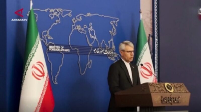 Juru Bicara Kementerian Luar Negeri Iran, Esmaeil Baghaei, dalam konferensi pers di Teheran, Senin (27/7/2026). (Xinhua)
