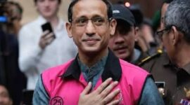 Reaksi Nadiem Makarim saat mendengar vonis yang dibacakan majelis hakim. (KM) 