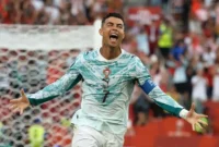 Ronaldo berselebrasi setelah mencetak gol penyeimbang lewat titik penalti pada menit ke-68. (FIFA.com)