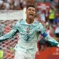 Ronaldo berselebrasi setelah mencetak gol penyeimbang lewat titik penalti pada menit ke-68. (FIFA.com)