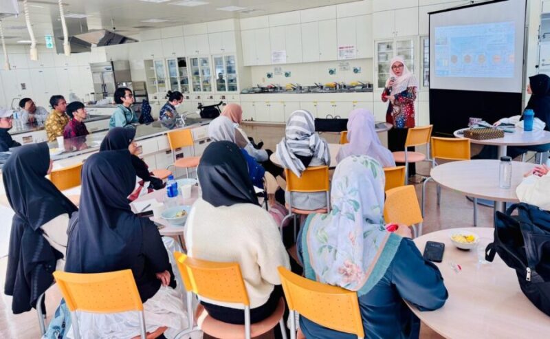 Foto pengabdian dosen UMY kepada komunitas muslim di Hokkaido, Jepang UMY