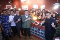 Gubernur Sumatera Selatan, Dr. H. Herman Deru berinteraksi antusias dengan peserta Program Sultan Muda Sumsel di Agam Pisan Village, Palembang