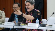guru besar dari perguruan tinggi mitra menyimak jalannya diskusi bersama Kementerian Transmigrasi di Jakarta