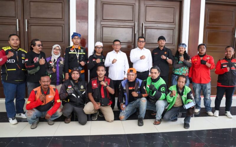 Gubernur Andra Soni Rangkul Komunitas Ojol Roda Dua dan Roda Empat demi Tuntaskan Masalah Lapangan