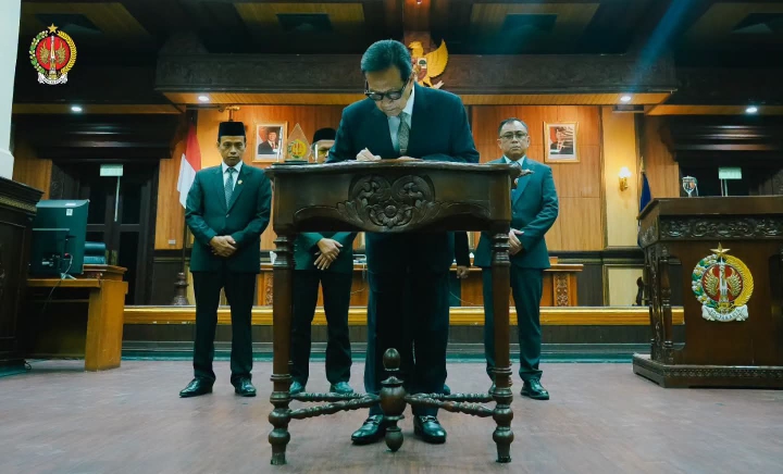 Gubernur DIY, Sri Sultan Hamengku Buwono X