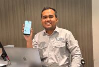 Dosen Agribisnis UMY, Zuhud Rozaki, S.P., M.App.Sc., Ph.D. menunjukkan aplikasi MyINDAH Die