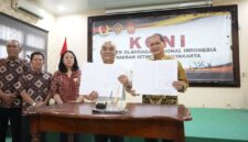 MoU KONI DIY dengan UMY yang ditandatangani langsung oleh Ketua Umum KONI DIY K.G.P.A.A. Paku Alam X dan Rektor UMY