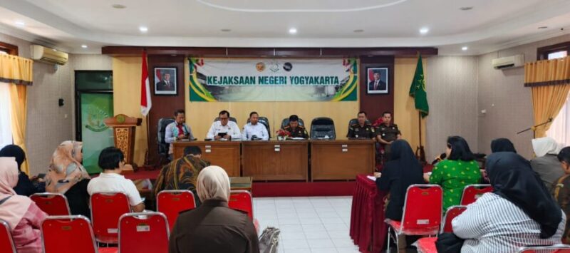 Tim hukum dan perwakilan orang tua korban Daycare Little Aresha menggelar audiensi dengan Kejaksaan Negeri Yogyakarta..(Dokpri Jennus/aga)