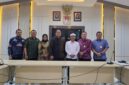 Dokumentasi Kapuspen Benni Irwan,Bupati Purwakarta Saepul Bahri Binzein beserta jajarannya di akhir sesi  klarifikasi. 