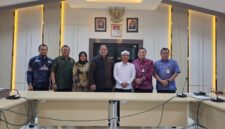 Dokumentasi Kapuspen Benni Irwan,Bupati Purwakarta Saepul Bahri Binzein beserta jajarannya di akhir sesi  klarifikasi. 