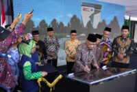 Ketum PP Muhammadiyah, Prof. Dr Haedar Nashir meresmikan Muhammadiyah Sapen Universal School (MSUS) dengan menandatangani prasasti