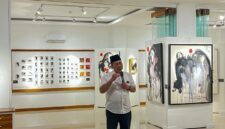Irjen Pol Dr Susilo Teguh R, memberikan sambutan saat pembukaan Pameran tunggal karya Komjen Pol Prof Dr Cryshnanada DL, M.Si. (Foto Ist).