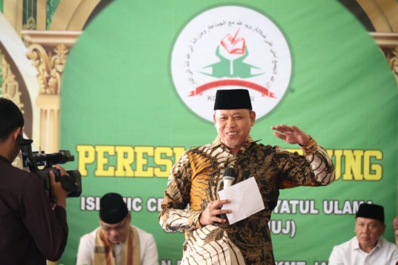 Tri Adhianto menyampaikan sambutan saat meresmikan Gedung Islamic Center Jamiyyatul di Kelurahan Jatisari