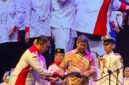Prosesi pelantikan pengurus DPP, DPD, dan DPC Srikandi Jaga Desa dan Kelurahan oleh Ketua Dewan Pembina Srikandi Jaga Desa Hashim Djojohadikusumo yang didampingi Sekretaris Jenderal DPP ABPEDNAS Adhitya Yusma Perdana di Ballroom The Djakarta Theater, Jakarta, Jumat (3/7/2026).