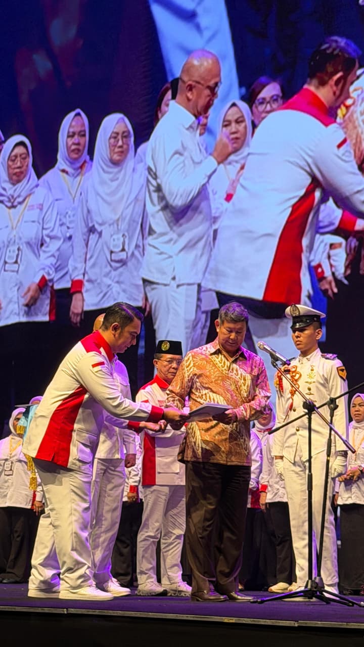 Prosesi pelantikan pengurus DPP, DPD, dan DPC Srikandi Jaga Desa dan Kelurahan oleh Ketua Dewan Pembina Srikandi Jaga Desa Hashim Djojohadikusumo yang didampingi Sekretaris Jenderal DPP ABPEDNAS Adhitya Yusma Perdana di Ballroom The Djakarta Theater, Jakarta, Jumat (3/7/2026).