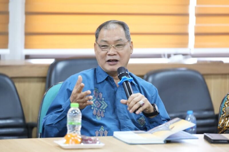Foto Rektor UMY dalam forum FGD PTS DIY di UMY
