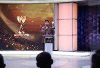 Wakil Gubernur Banten menyampaikan apresiasi menerima penghargaan Warta Kota Awards 2026 yang diraih Pemprov Banten atas komitmen dalam pembangunan infrastruktur jalan desa berkelanjutan, di Jakarta