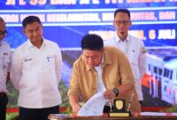 Gubernur Sumatera Selatan menandatangani dokumen Perjanjian Kerja Sama Pembangunan Flyover pada Perlintasan Sebidang JPL 99 dan JPL 111 Kabupaten Muara Enim