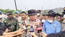 Kapolda Banten Irjen Pol Hengki. Meninjau langsung lokasi kebakaran di Tempat Pemrosesan Akhir (TPA) Jatiwaringin.