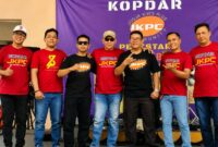 Pengurus dan anggota Jogja Koes Plus Community (JKPC) berfoto bersama usai menggelar Kopdar JKPC #3 di Taman Kuliner Pasty, Jalan Bantul, Yogyakarta
