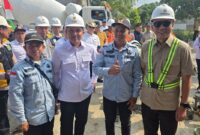 Gubernur Lampung didampingi Bupati Lampung Barat Parosil Mabsus meninjau pembangunan infrastruktur jalan di Kecamatan Bandar Negeri Suoh (BNS), Lampung Barat
