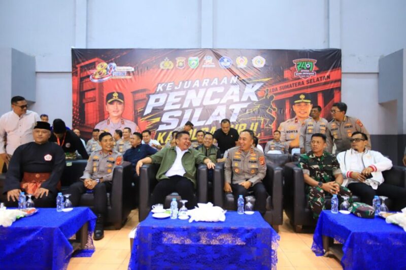 H. Herman Deru bersama Polda Sumsel dan unsur Forkopimda menyaksikan pembukaan Kejuaraan Pencak Silat Kapolda Cup II 2026 di GOR Dempo, Jakabaring