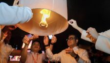 Menekraf bersama peserta menerbangkan lampion pada rangkaian kegiatan ekonomi kreatif sebagai simbol semangat kolaborasi