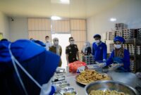 Jihan Nurlela meninjau proses penyiapan makanan di Satuan Pelayanan Pemenuhan Gizi (SPPG) Kecamatan Panjang