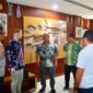 BINCANG-BINCANG-Tampak Komjend Pol Prof Dr Cryshnanda, Ka STIK-PTIK, IJP Dr Eko Rudi Sudarto, M.Si, Kasatgas Pusat Studi Kepolisian, IJP Dr Susilo Teguh R, M.Si, Dr Eduardus Lemanto dan Dr Lubis, bincang-bincang dengan Dr Nikita Kuklin dari Rusia. (Foto Ist).