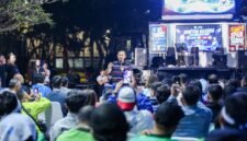 Ketua Umum Partai Demokrat menyampaikan sambutan di acara nonton bareng semifinal Piala Dunia 2026 antara Spanyol melawan Prancis di Kawasan Parkir Timur Gelora Bung Karno (GBK), Jakarta  