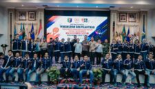 Jajaran pengurus Perkumpulan Besar Padel Indonesia (PBPI) Provinsi Lampung masa bakti 2025-2029 foto bersama Sekretaris Daerah Provinsi Lampung usai upacara pengukuhan dan pelantikan di Balai Keratun  
