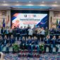 Jajaran pengurus Perkumpulan Besar Padel Indonesia (PBPI) Provinsi Lampung masa bakti 2025-2029 foto bersama Sekretaris Daerah Provinsi Lampung usai upacara pengukuhan dan pelantikan di Balai Keratun  
