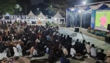 Ratusan warga memadati area Pasar Kreatif dan Seni PKOR Way Halim, Bandar Lampung, untuk menyaksikan nonton bareng Piala Dunia FIFA 2026

