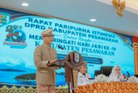 Gubernur Lampung menyampaikan sambutan pada Rapat Paripurna Istimewa Hari Jadi ke-19 Kabupaten Pesawaran di Gedung Serba Guna (GSG) Pemerintah Kabupaten Pesawaran, Jumat (17/7/2026)