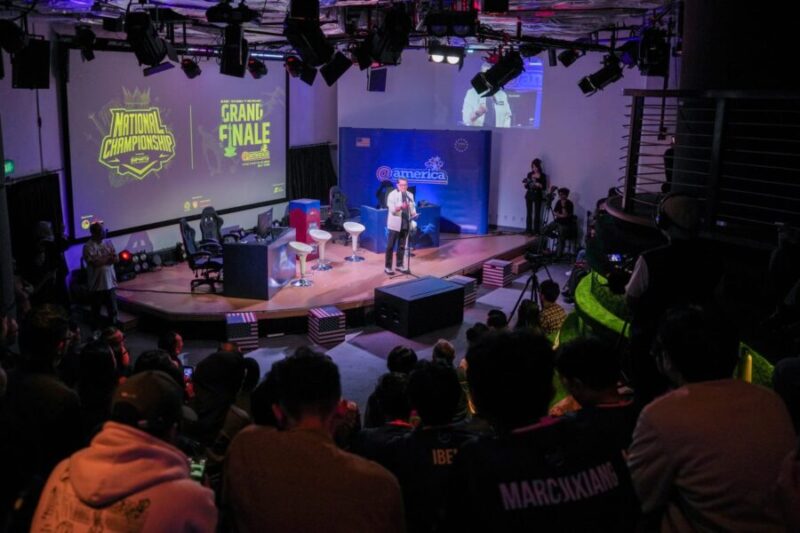 Menteri Ekonomi Kreatif/Kepala Badan Ekonomi Kreatif (Ekraf), Teuku Riefky Harsya, menyampaikan sambutan saat membuka National Championships Grand Finale ASIED di @america, Pacific Place, Jakarta, Jumat (17/07/2026).