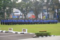 Peserta Apel Gabungan Hari Koperasi Nasional mengikuti upacara di Halaman Kantor Gubernur Sumatera Selatan, Palembang  